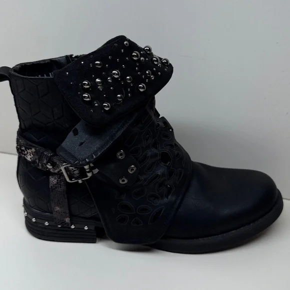 Lala Ikai woman’s Studded Motorcycle - Combat - Ankle boots size EUR 40 / sz 10 - Picture 2 of 13